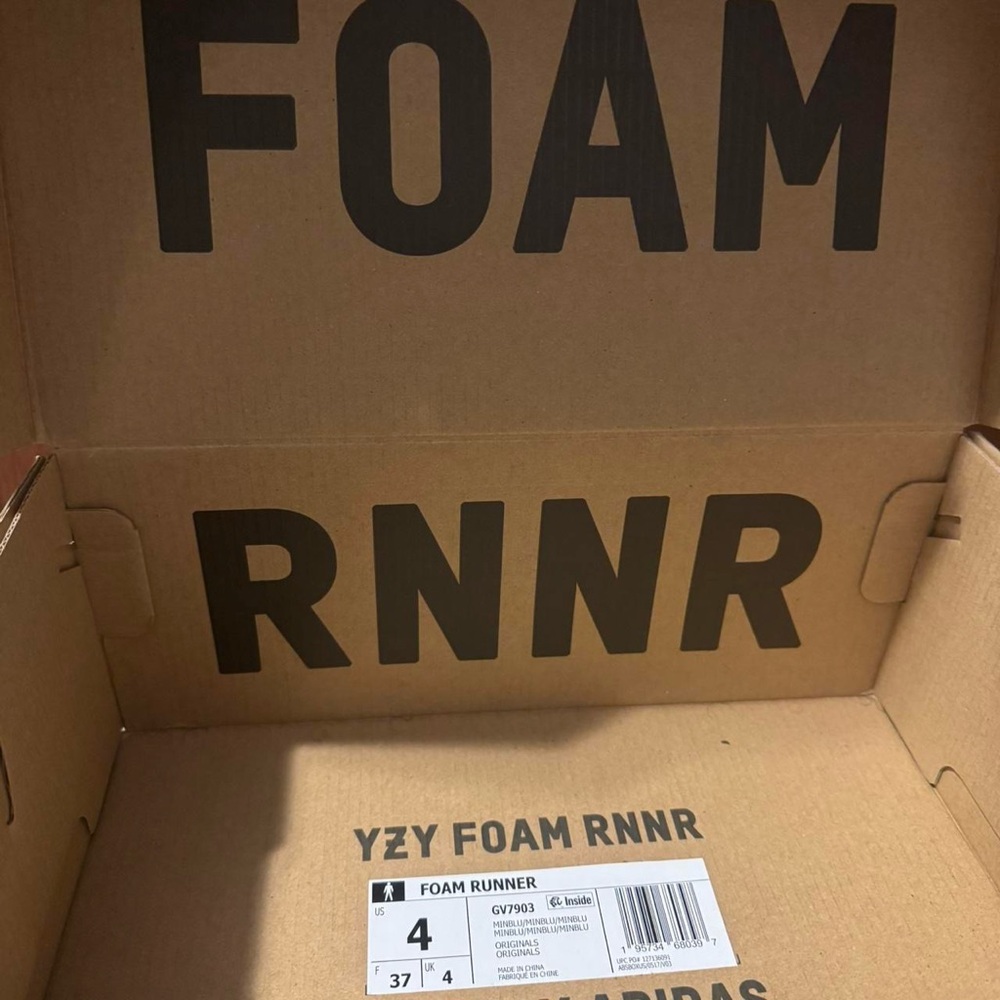 Adidas YZY Foam Runner Box in Brown